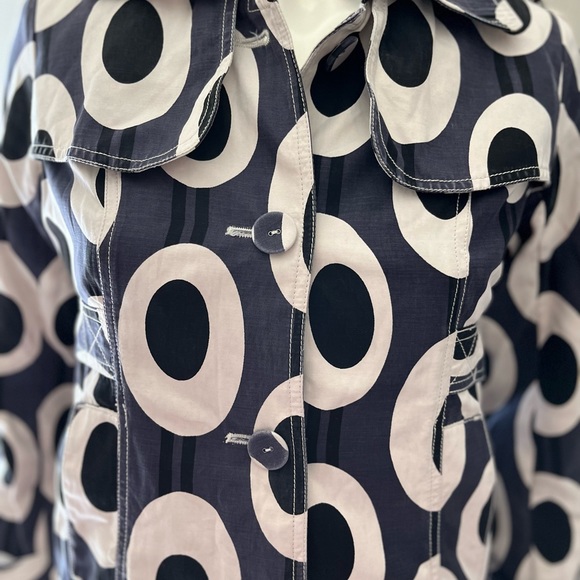 *DONATED*   SOLD Original and detailed trench coat in cream and black. Size S/M. - Picture 3 of 15